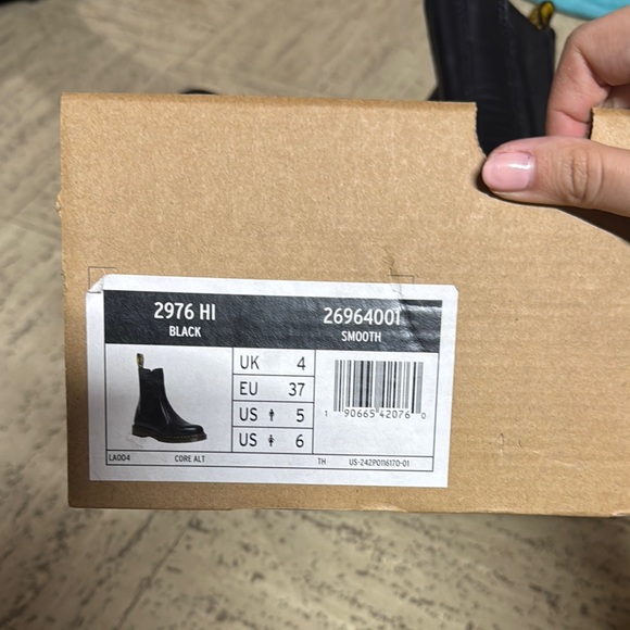 Dr. Martens Black Women's Chelsea Boots - Picture 2 of 4